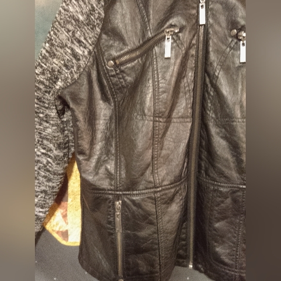 SIZE XL black pleather biker jacket with static gray fabric sleeves - Picture 10 of 11
